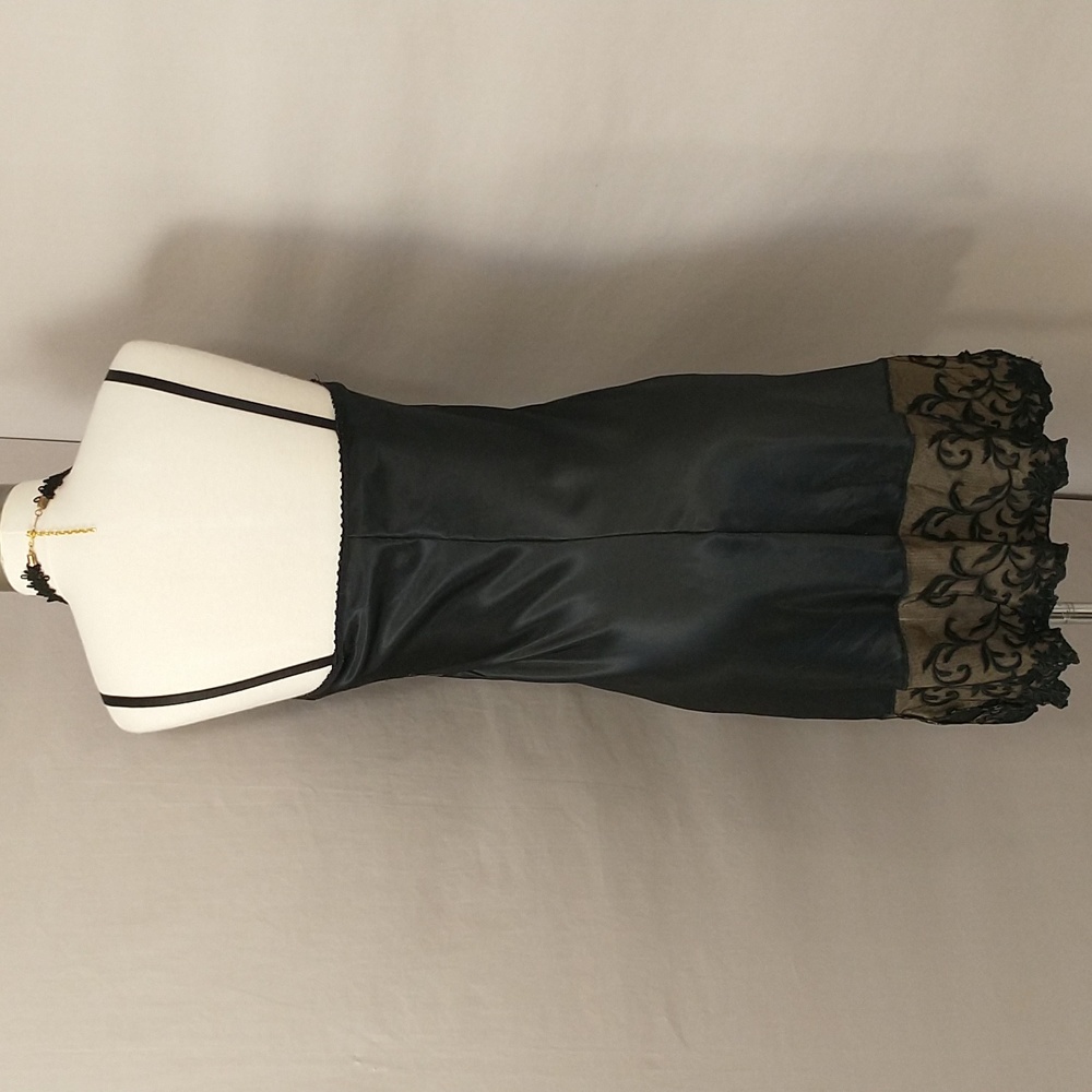 Slip Dress from NYC Movie Set Black Party Sexy Chemise w Bra USA Made sz 32 apx4 - Picture 4 of 12